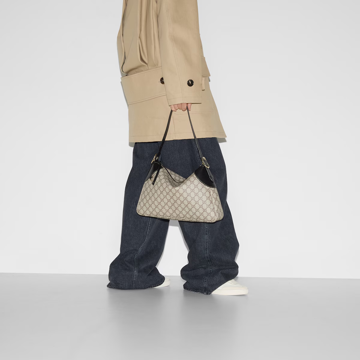 GG EMBLEM LARGE SHOULDER BAG